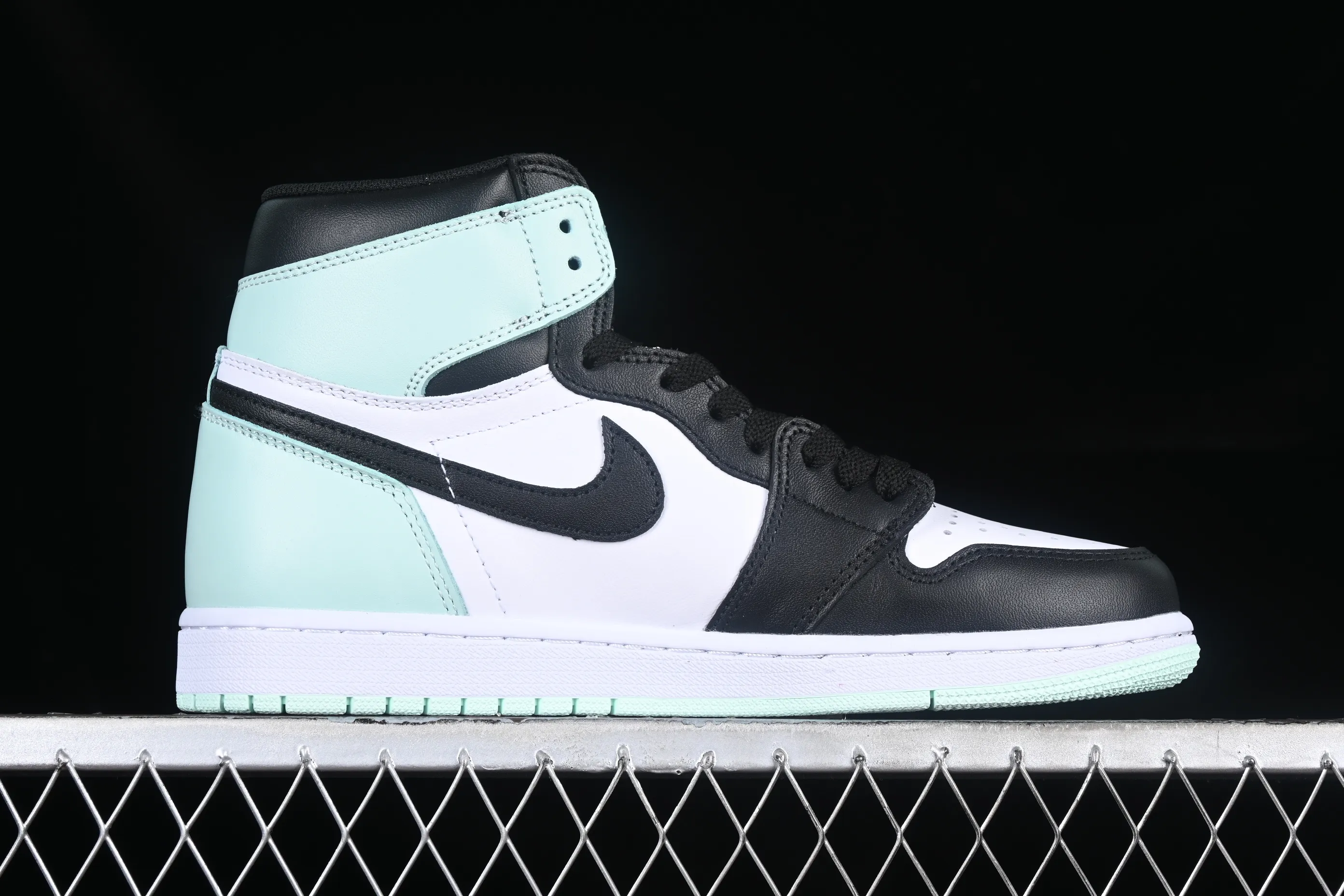 All categories Air Jordan Jordan series basketball shoes Air Jordan 1 High Air Jordan 1 Retro High OG "Lgloo" AJ1 Joe 1 mint green high-top basketball shoes 861428-100